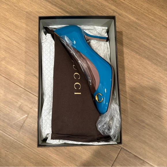 Gucci  Patent Leather Pumps Gold Buckle 38.5 NEW $689 - Picture 7 of 7
